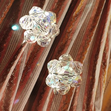 40's/50's screw back earrings met aurora borealis beads