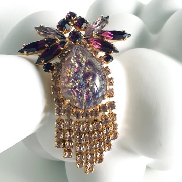 Delizza & Elster/Juliana - Dangle brooch with Art stone in purple shades - Bliinkt