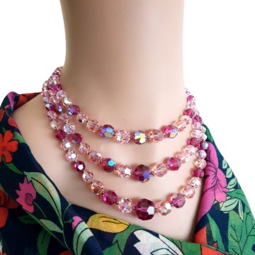 3 Strand mid century necklace with light pink and schiaparelli pink faceted glass beads - Bliinkt