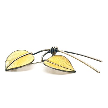 Albert Scharning - Sterling brooch with soft yellow enamelled leaves - Bliinkt