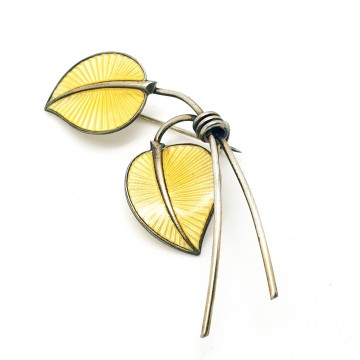 Albert Scharning - Sterling brooch with soft yellow enamelled leaves - Bliinkt
