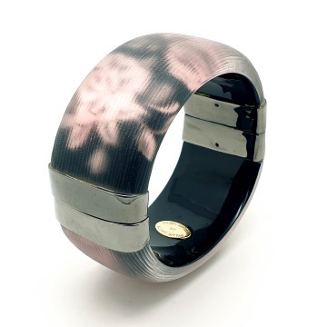 Alexis Bittar - wide black and pink flower cuff - Bliinkt