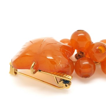 Amber grape brooch, signed 2ЯК - Bliinkt