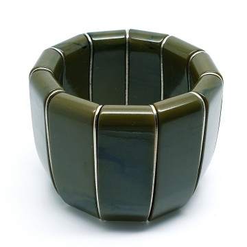 Prachtige chunky stretcharmband van legergroen zwart gemarmerd bakeliet met metalen spacers 30's  ronde kant