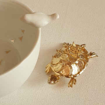 'Art' goudkleurige schildpadbroche