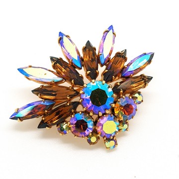Fan shaped brooch with aurora borealis and brown rhinestones - Bliinkt