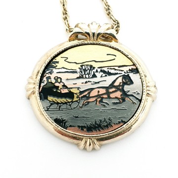 Avon 1982 country christmas pendant and necklace