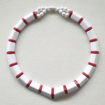 Avon - Classic Lines 1989 - white red plastic necklace - Bliinkt