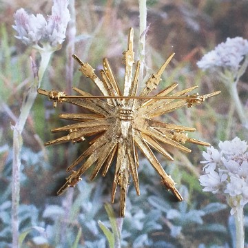 Avon 'Shimmering Star Pin' 22ct goldplated