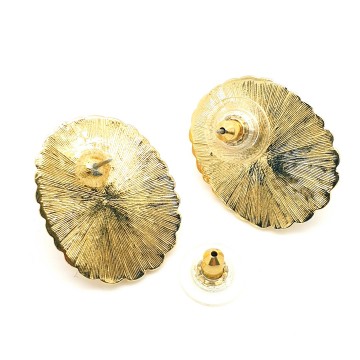 Avon - oval goldtone earrings with marbled transparant pink glass cabochon - Bliinkt