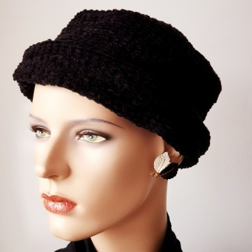 Zwart met witte blaadjesoorbellen