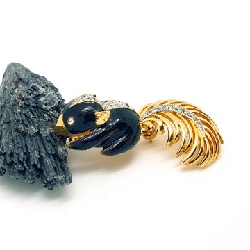 Marcel Boucher - goldtone black enamelled skunk brooch - Bliinkt