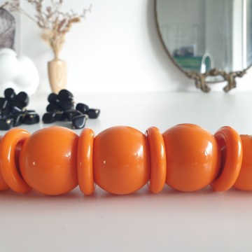 Bright orange 60s/70s large plastic balls necklace - Bliinkt