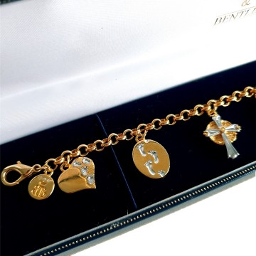 Brooks & Bentley - 'Footprints in the sand' charm bracelet - Bliinkt