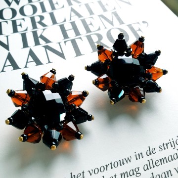 Brown glass flower earrings - Bliinkt