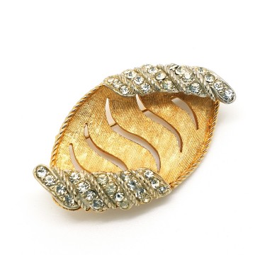 B.S.K. - goldtone brooch with curled edges with clear rhinestones - Bliinkt
