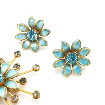 Bugbee & Niles - B.N. - goldtone brooch and earring set with turquoise enamel flowers and blue rhinestone - Bliinkt
