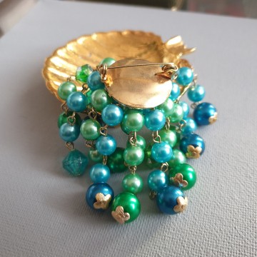 Dangle brooch with different shades blue and green beads