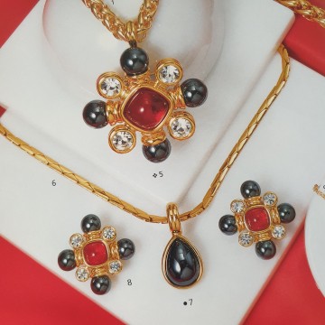 Cabouchon - 90s Maltese cross brooch and pendant with red cabochon, grey pearls and rhinestones - Bliinkt