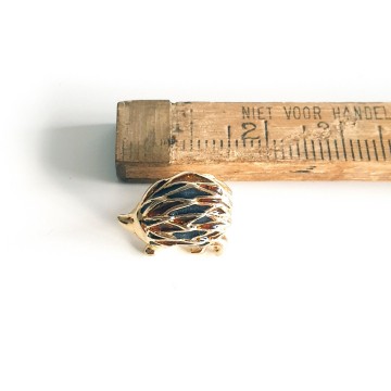 Tiny cabouchon goldtone enamelled hedgehog pin - Bliinkt