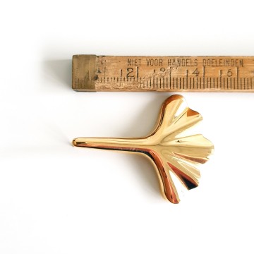 Cabouchon goldtone gingko earrings - Bliinkt