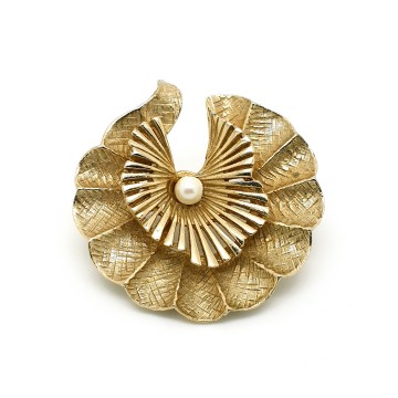 Capri goldtone circle brooch with pearl