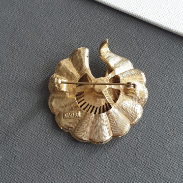 Capri round goldtone brooch with pearl signed