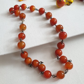 Carnelian beads short necklace