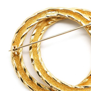 Christian dior goldtone brooch of two interwoven circles signed   bliinkt