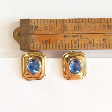 Ciro goudkleurige clips met helderblauwe cabochon