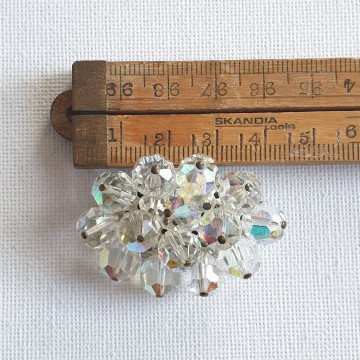 Heldere glaskralenbroche met aurora borealisgloed - Bliinkt