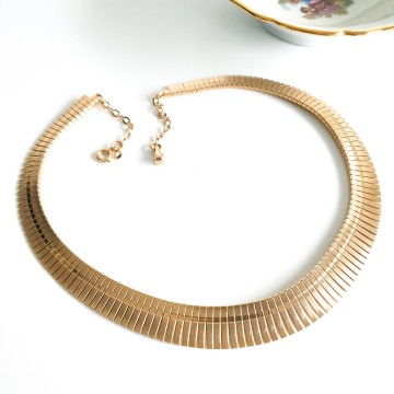 Cleopatra-style short goldtone neckace - Bliinkt