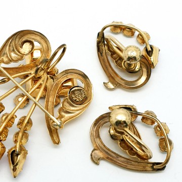 CM 1/20 12KT goldfilled 'angel wings' brooch, pendant, earring set with 'Schiaparelli pink' rhinestones