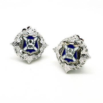 Coro - coat of arms silvertone clip earrings - Bliinkt