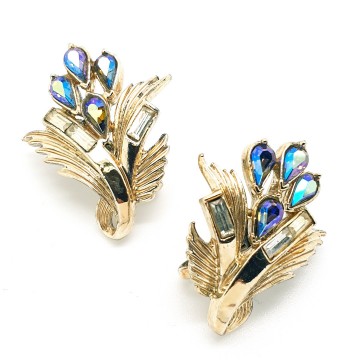 Coro - goldtone rhinestone clip earrings - Bliinkt