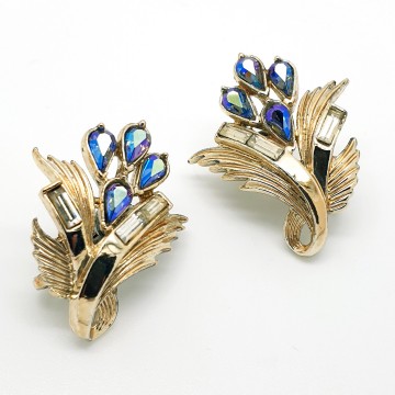 Coro - goldtone rhinestone clip earrings - Bliinkt