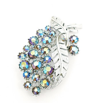 Coro - leaf shaped silvertone brooch with aurora borealis - Bliinkt