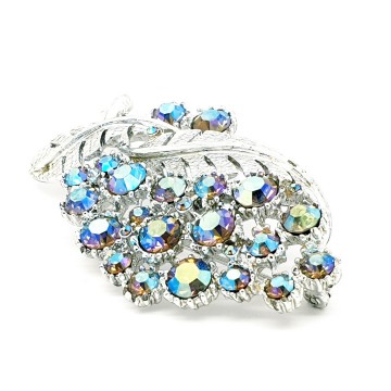 Coro - leaf shaped silvertone brooch with aurora borealis - Bliinkt