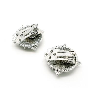 Coro - coat of arms silvertone clip earrings - Bliinkt