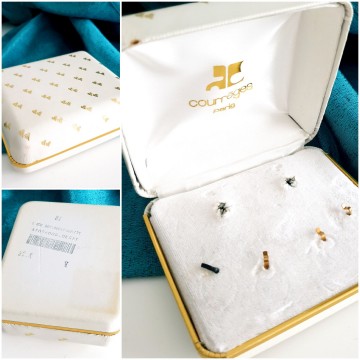 Courrèges Paris - goldtone hoop earrings with interchangeable hearts with logo - Bliinkt