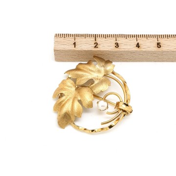 C.R. Co 12k G.F. leaf brooch with faux pearl - Bliinkt