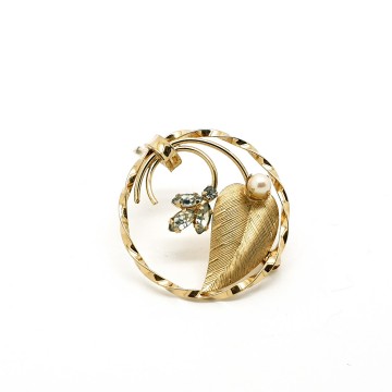 C.R. Co 12 KT goldfilled classic round brooch