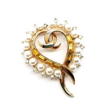 Crown Trifari hartvormige broche uit 1953, Alfred Philippe