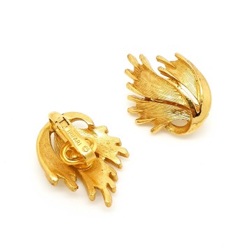 Crown Trifari goldtone leaf earrings