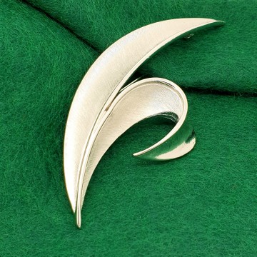 Crown Trifari zilverkleurige bladbroche 60's