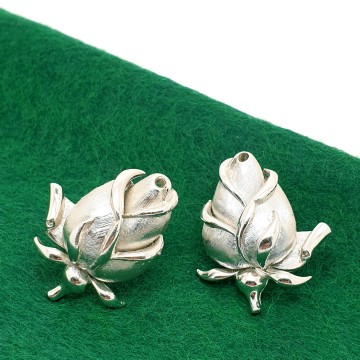 Crown trifari silvertone rose bud earrings contrast