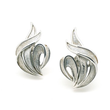 Crown trifari zilverkleurige bladoorbellen 60's