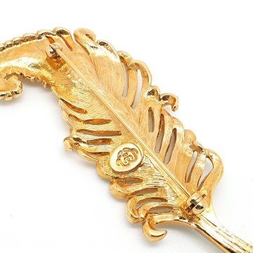 Crystaline - goldtone feather brooch with clear crystals and amber coloured teardrop shaped rhinestone - Bliinkt