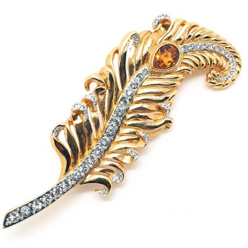 Crystaline - goldtone feather brooch with clear crystals and amber coloured teardrop shaped rhinestone - Bliinkt