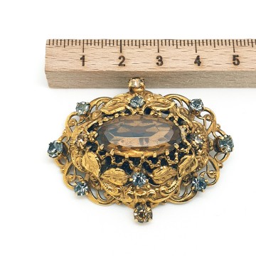 Czech layered goldtone brooch with leaves and brown faceted glass stone - Bliinkt